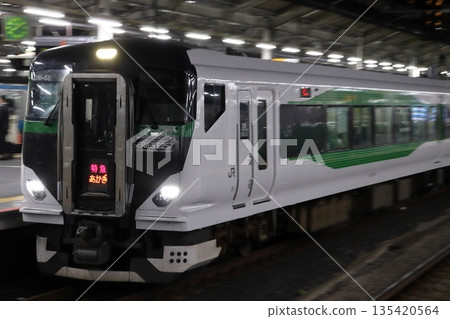 高崎線特快赤城：E257系列列車 135420564