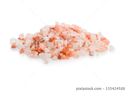 Pink Himalayan salt isolated on white background. 135424588
