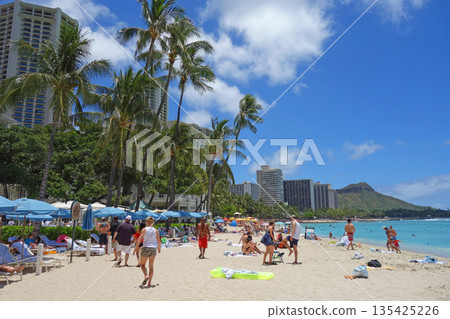 Spectacular view of Hawaii, Waikiki Beach 135425226