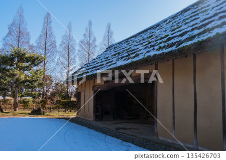 茅草屋頂的雪 茅草屋頂的雪 135426703