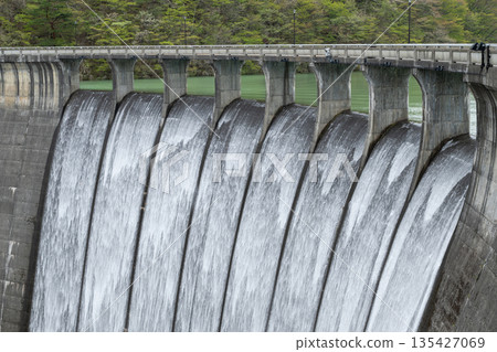 宮城縣/鳴子水壩(荒尾湖)春季美麗的竹簾洩洪道(竹簾洩洪道) 宮城縣/鳴子水壩(荒尾湖)春季美麗的竹簾洩洪道(竹簾洩洪道) 135427069