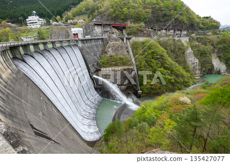 宮城縣/鳴子水壩（荒尾湖）春季美麗的竹簾洩洪道（竹簾洩洪道） 135427077