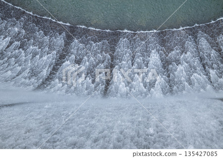 Miyagi Prefecture / Naruko Dam (Lake Arao) in spring with its beautiful bamboo blind discharge (bamboo blind discharge) 135427085