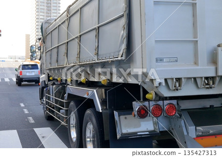 工業垃圾收運車圖片 工業垃圾收運車圖片 135427313