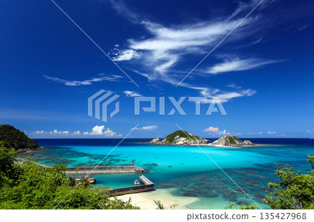 夏季沖繩渡嘉敷島景色 阿波連海灘 夏季沖繩渡嘉敷島景色 阿波連海灘 135427968