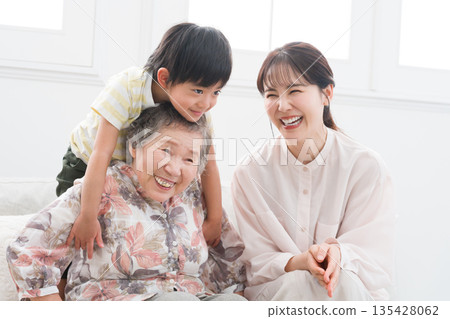 A smiling three-generation family A smiling three-generation family 135428062