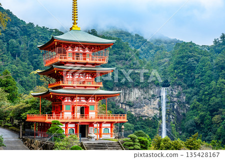 Kumano Seiganto-ji Temple Three-story Pagoda and Nachi Falls 135428167