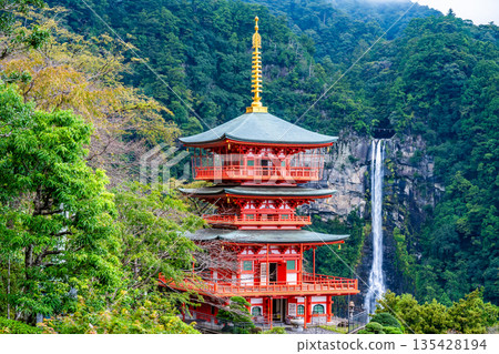 熊野青岸渡寺三層寶塔與那智瀑布 135428194