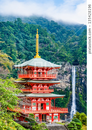 熊野青岸渡寺三層寶塔與那智瀑布 135428196