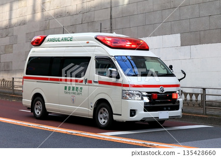 救護車圖片 135428660