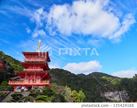 Scenery of the three-story pagoda at Seiganto-ji Temple in Nachikatsuura, a tourist attraction in Wakayama Prefecture Scenery of the three-story pagoda at Seiganto-ji Temple in Nachikatsuura, a tourist attraction in Wakayama Prefecture 135429188