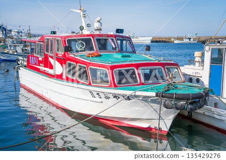 「青森縣」觀光船「隼號」在八戶港和八戶市附近巡遊 135429276