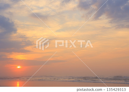 美麗的海灘日出 135429313