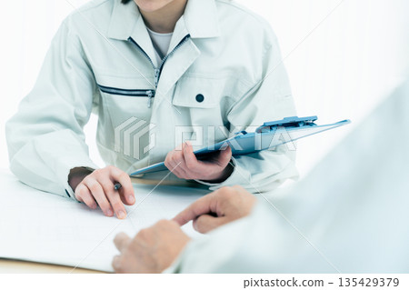 The hand of the on-site supervisor who sees the drawing The hand of the on-site supervisor who sees the drawing 135429379