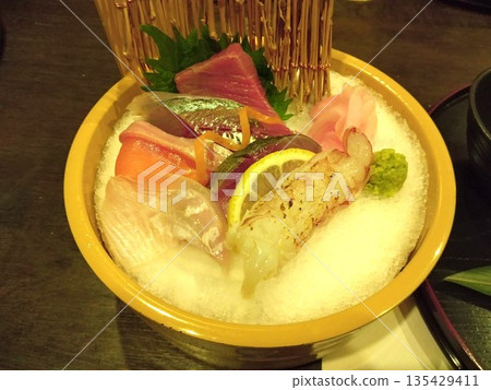 日本各式餐具、日本料理、日本菜、醃菜、餐盤 日本各式餐具、日本料理、日本菜、醃菜、餐盤 135429411