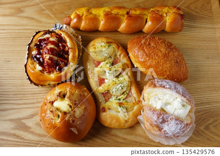 小菜麵包,甜麵包 小菜麵包,甜麵包 135429576