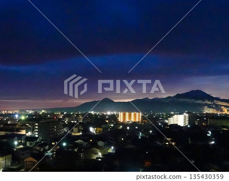 從米子城遺址眺望米子市中心夜景 從米子城遺址眺望米子市中心夜景 135430359