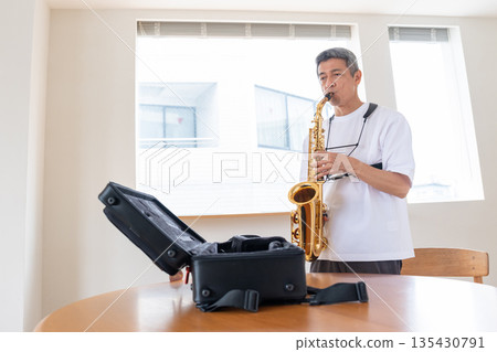 Senior man playing the saxophone 135430791