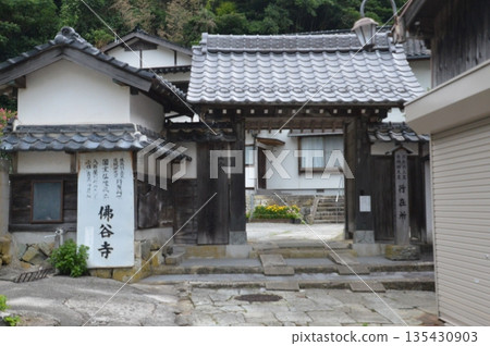 Sanmon gate of Butsudokuji Temple (Mihonoseki, Mihonoseki-cho, Yatsuka-gun, Shimane Prefecture) Sanmon gate of Butsudokuji Temple (Mihonoseki, Mihonoseki-cho, Yatsuka-gun, Shimane Prefecture) 135430903