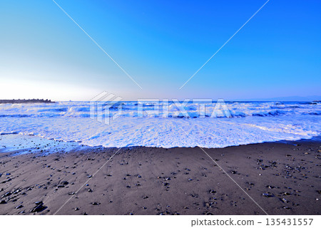 Shonan in the middle of winter: White waves on Chigasaki Coast in strong winds Shonan in the middle of winter: White waves on Chigasaki Coast in strong winds 135431557