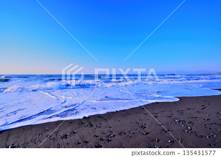 Shonan in the middle of winter: White waves on Chigasaki Coast in strong winds Shonan in the middle of winter: White waves on Chigasaki Coast in strong winds 135431577