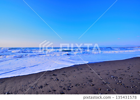 Shonan in the middle of winter: White waves on Chigasaki Coast in strong winds Shonan in the middle of winter: White waves on Chigasaki Coast in strong winds 135431578