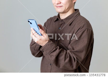 Male man who operates a smartphone Male man who operates a smartphone 135431778