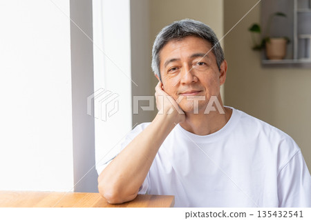 有面頰的老人 135432541