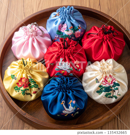 lucky pouch, traditional accessory, lunar new year item, lucky item, traditional pattern, hanbok accessory, good fortune, gift item, korean tradition, decorative item, handmade craft, souvenir, cultur 135432665