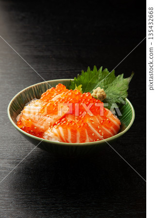 Salmon salmon roe 135432668