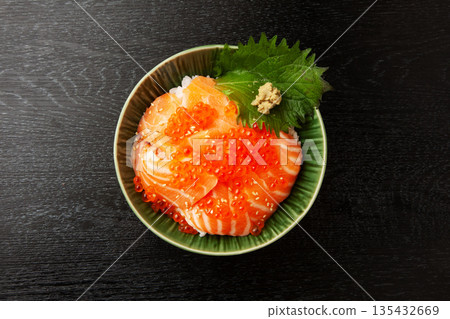 Salmon salmon roe 135432669