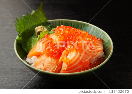 Salmon salmon roe 135432670