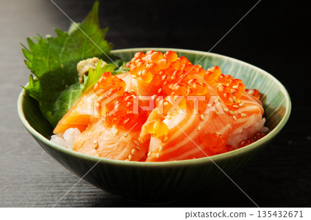 Salmon salmon roe 135432671