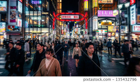 新宿歌舞伎町（夜景一番街）低空無人機攝影 135432796