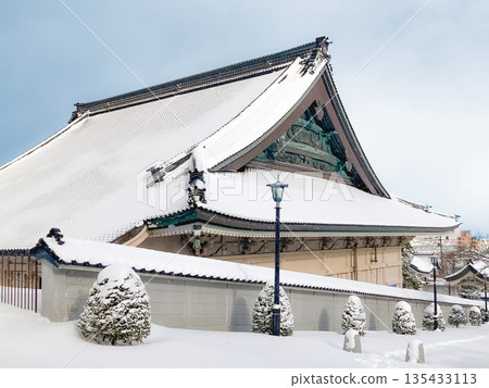 Hakodate Betsuin (Higashi Honganji Temple) of the Shinshu Otani sect in winter Hakodate Betsuin (Higashi Honganji Temple) of the Shinshu Otani sect in winter 135433113