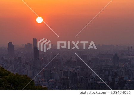 Hyogo Prefecture: Kobe Venus Bridge and Suwayama Park Observatory at dawn Hyogo Prefecture: Kobe Venus Bridge and Suwayama Park Observatory at dawn 135434095