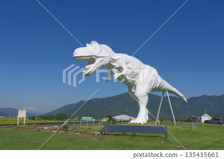 White Saurus White Saurus 135435661