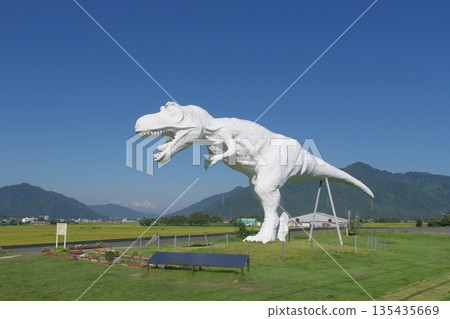 White Saurus 135435669