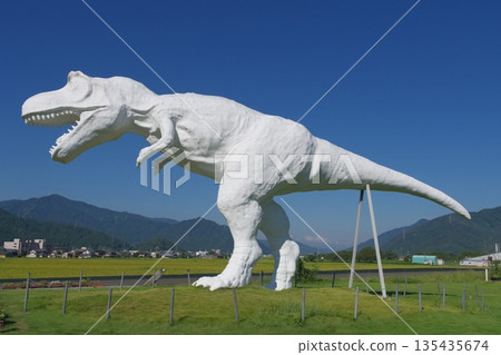 White Saurus 135435674