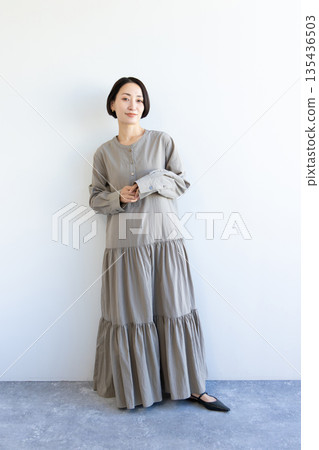 時尚女性 135436503