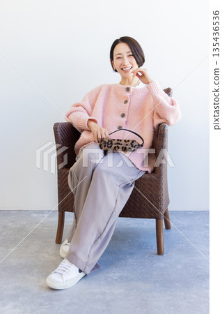 時尚女性 135436536