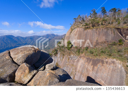 宮崎縣延岡市的寶幸山，以及從美山眺望的O山 135436613