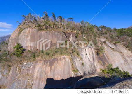 宮崎縣延岡市的寶幸山，以及從美山眺望的O山 135436615