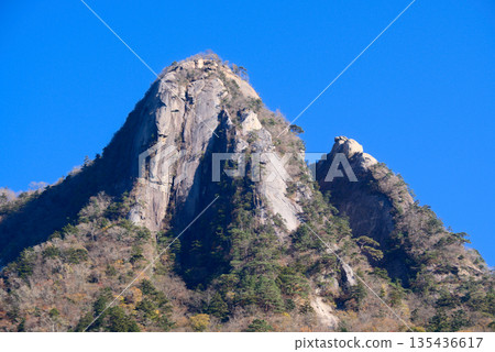 從宮崎縣延岡市登山步道起點附近眺望鮎峰 135436617