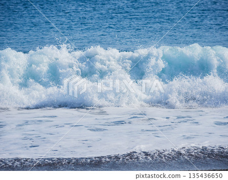 Blue and transparent ocean waves and coastal scenery Blue and transparent ocean waves and coastal scenery 135436650
