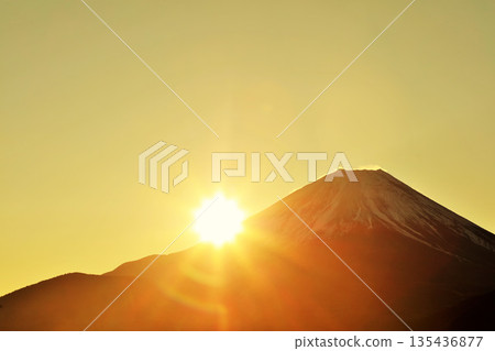 Japan's dawn Mt Fuji and the sun Japan's dawn Mt Fuji and the sun 135436877