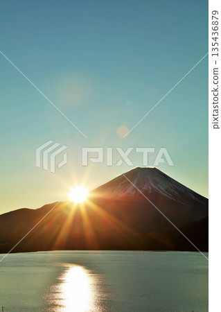 Japan's dawn Mt Fuji and the sun Japan's dawn Mt Fuji and the sun 135436879