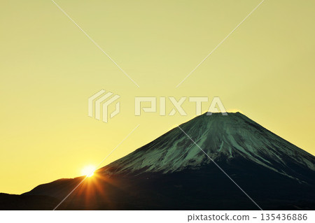 Japan's dawn Mt Fuji and the sun 135436886