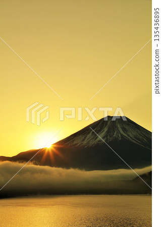 日本的黎明富士山和太陽 日本的黎明富士山和太陽 135436895