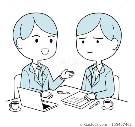 兩名辦公室職員正在開會 135437462